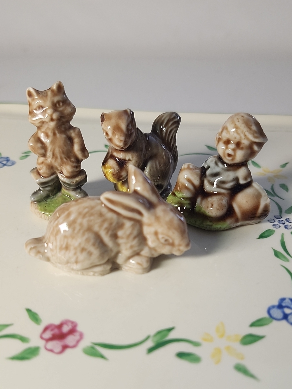 Vintage Wade Eng Porcelain Small Pet Figurine Set Of 4